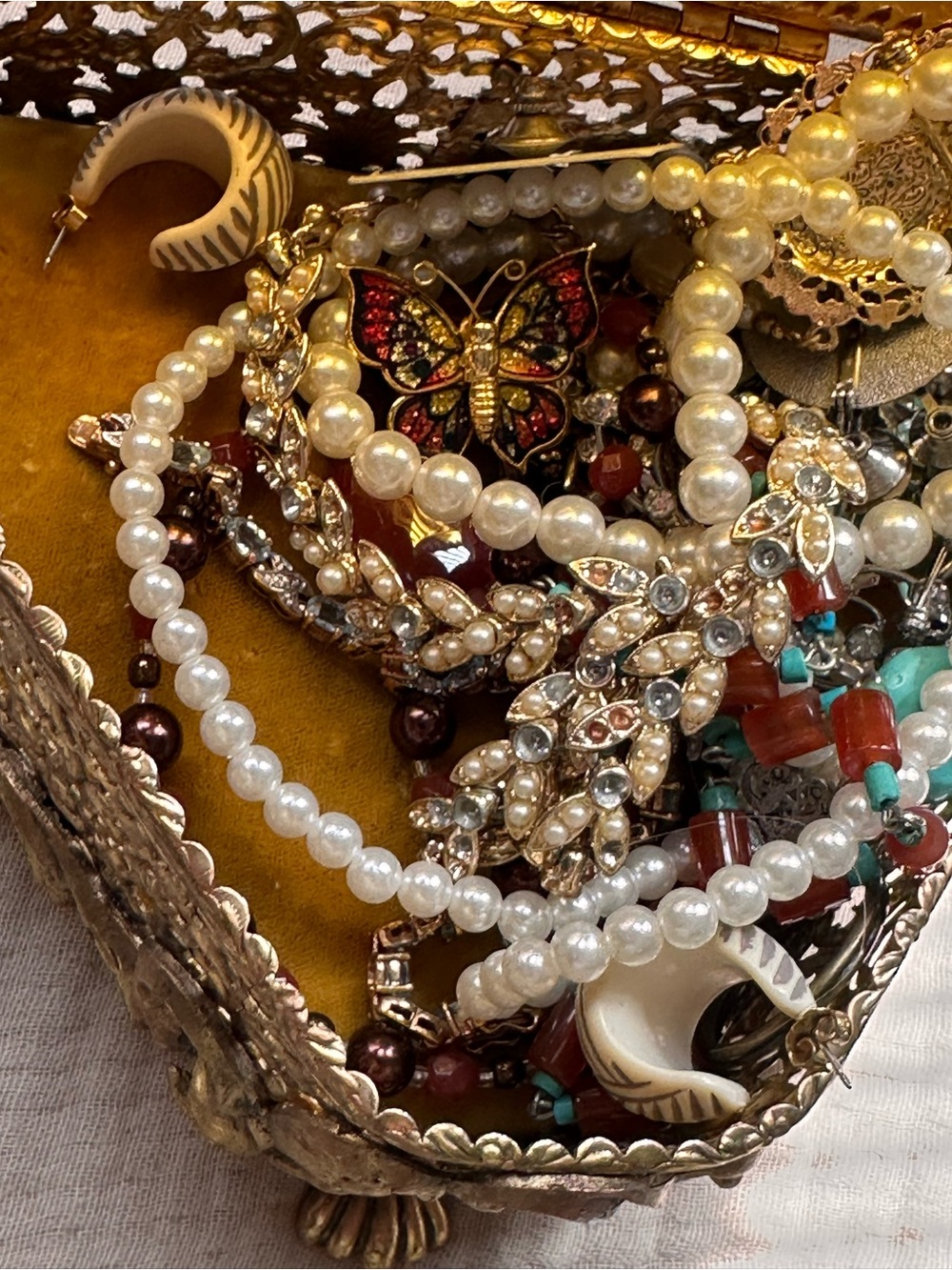 Vintage Treasure Jewelry and Box - Picture 10 of 11